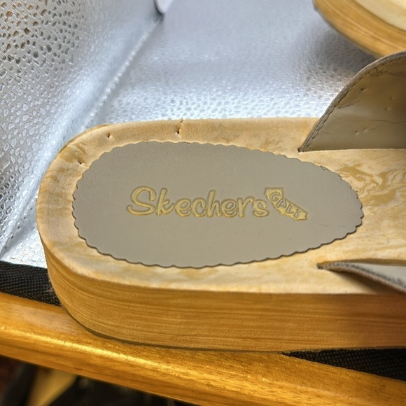 Sketchers sandals, size 10. They are gorgeous with gold beading. Excellent.Cond - Picture 5 of 7